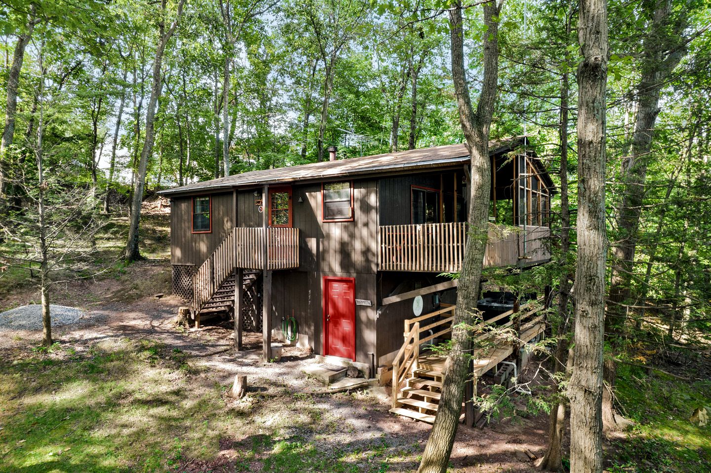 Cabin w Hot Tub, Huge Deck/Grill, Fire Pit & WiFi!, Cabins, Hedgesville