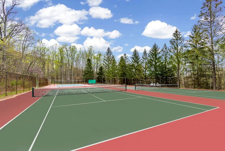 Cabins (United States of America, Berkeley Springs, West Virginia)