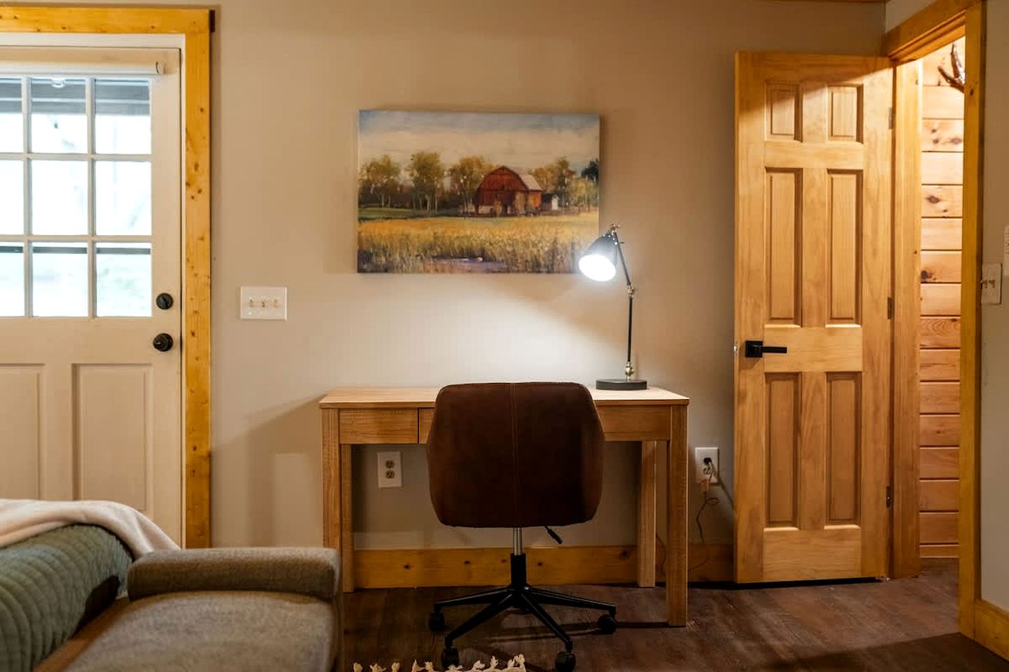 Enchanting Creekside Mountain Cabin Retreat with Luxury Amenities in the Heart of Scenic Blue Ridge, Georgia