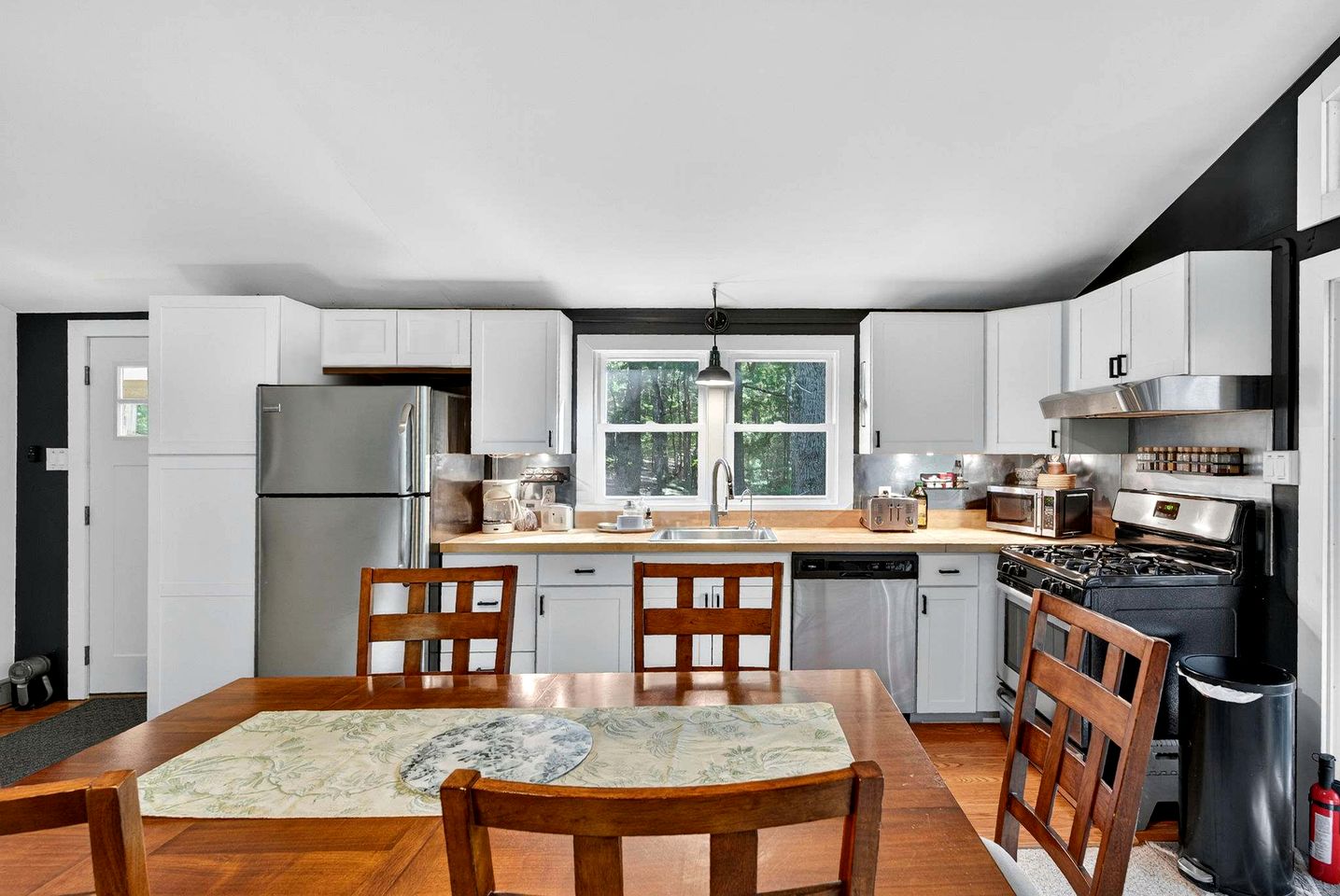 Cozy Modern Cabin with Fire Pit & Trail Access near Berkeley Springs, West Virginia