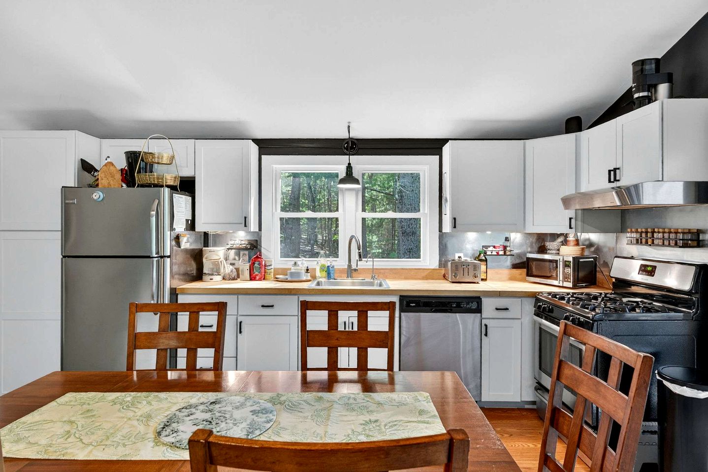 Cozy Modern Cabin with Fire Pit & Trail Access near Berkeley Springs, West Virginia