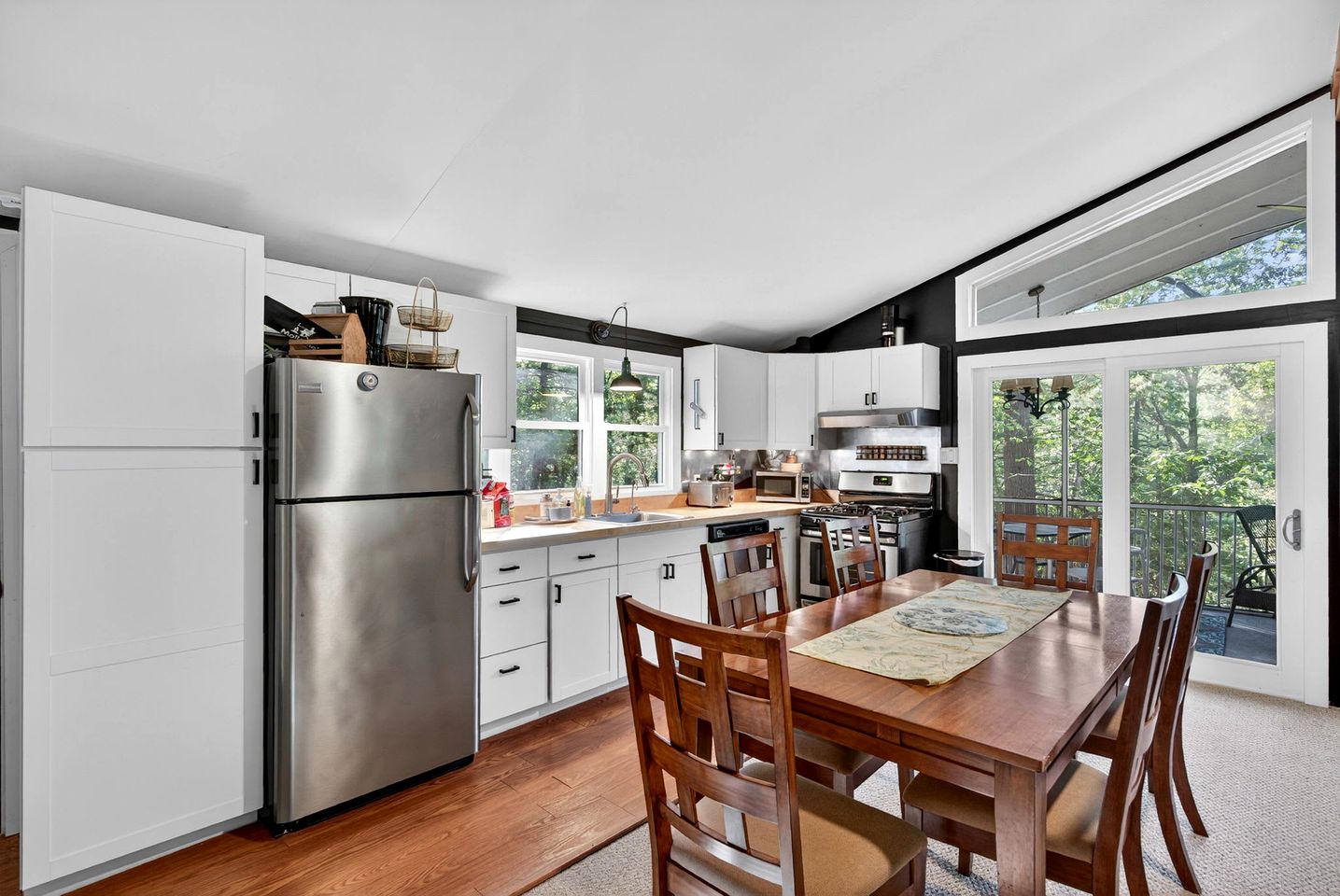 Cozy Modern Cabin with Fire Pit & Trail Access near Berkeley Springs, West Virginia