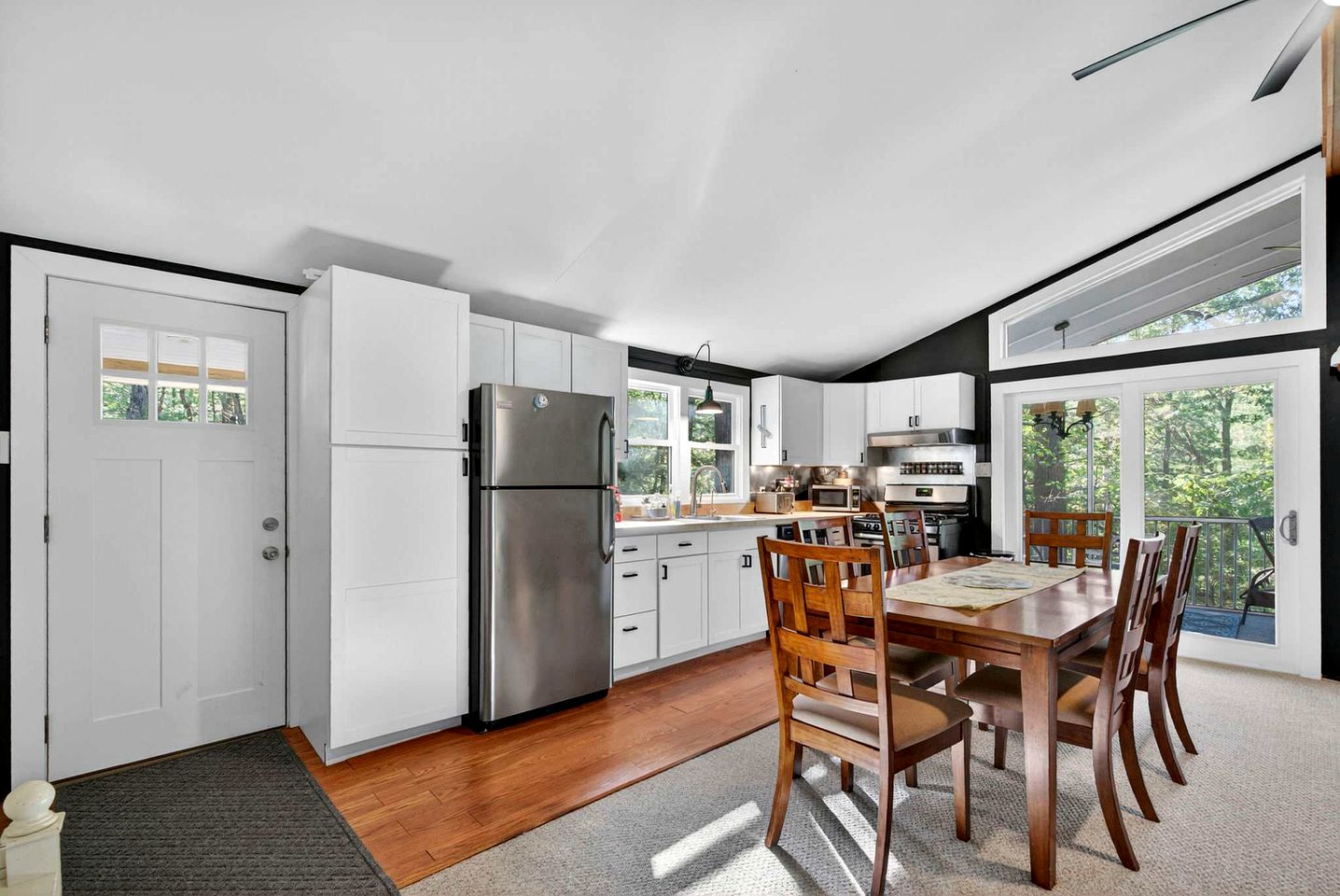 Cozy Modern Cabin with Fire Pit & Trail Access near Berkeley Springs, West Virginia