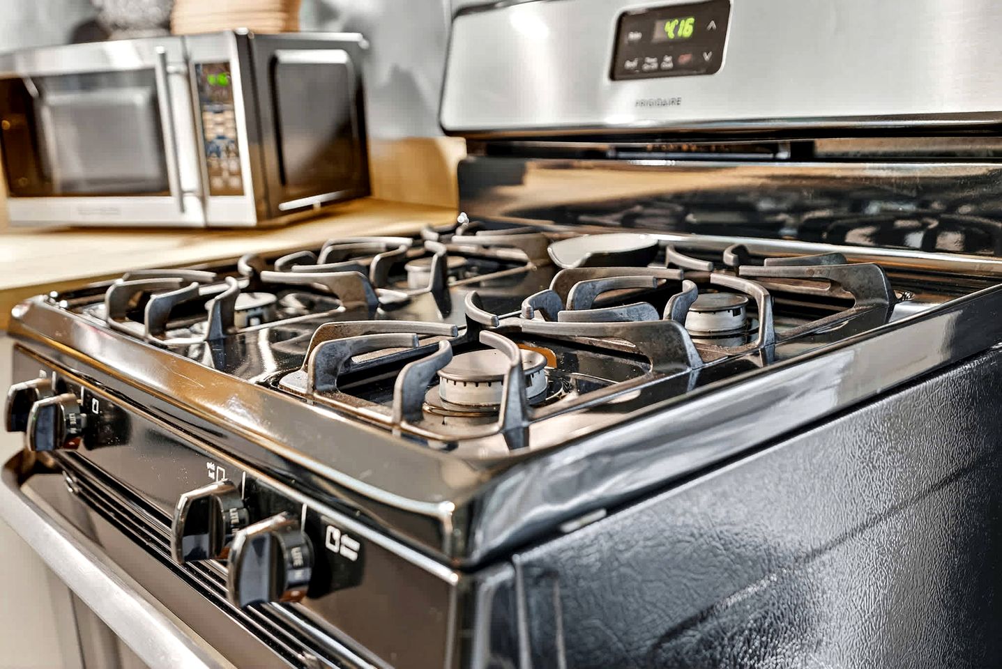 Cozy Modern Cabin with Fire Pit & Trail Access near Berkeley Springs, West Virginia