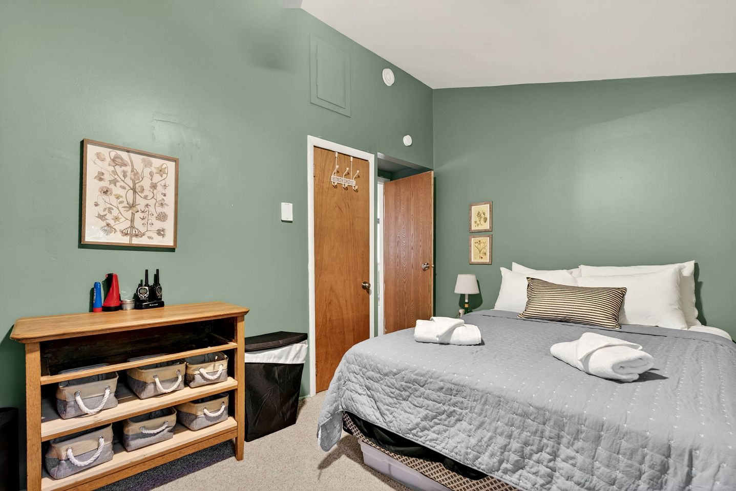 Cozy Modern Cabin with Fire Pit & Trail Access near Berkeley Springs, West Virginia