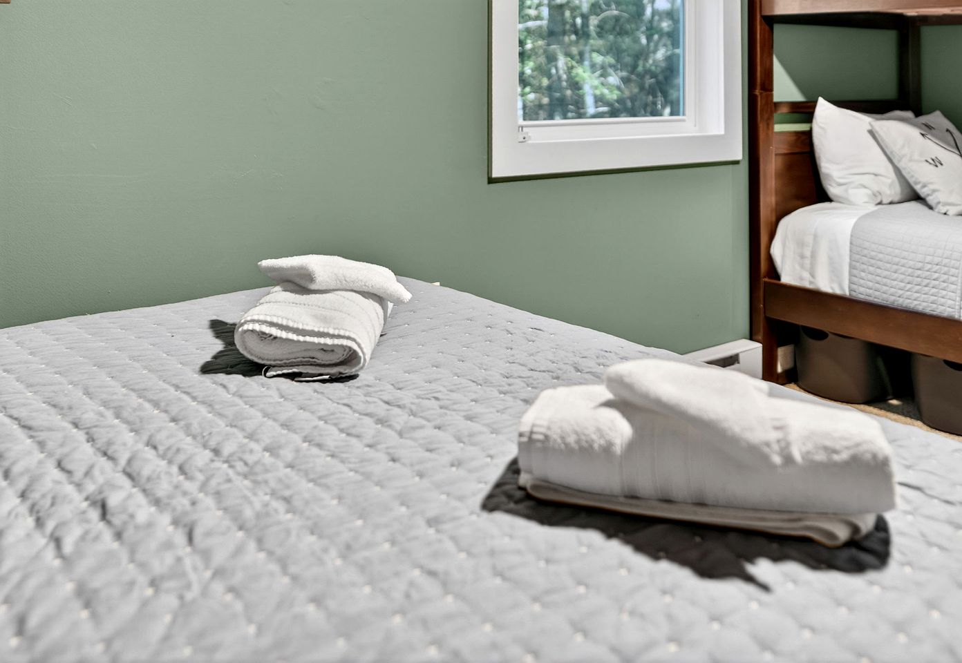 Cozy Modern Cabin with Fire Pit & Trail Access near Berkeley Springs, West Virginia