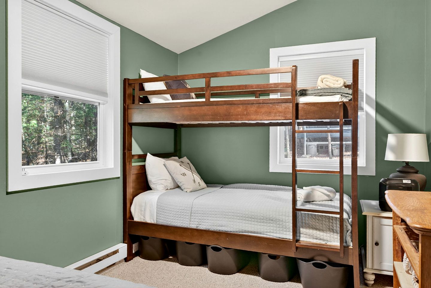 Cozy Modern Cabin with Fire Pit & Trail Access near Berkeley Springs, West Virginia