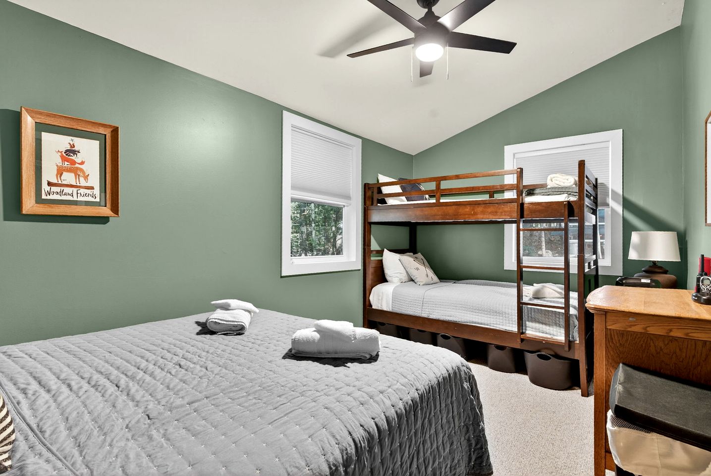 Cozy Modern Cabin with Fire Pit & Trail Access near Berkeley Springs, West Virginia