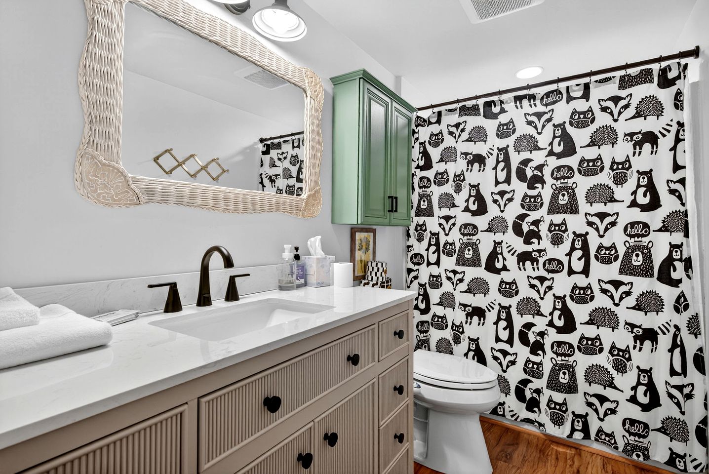 Cozy Modern Cabin with Fire Pit & Trail Access near Berkeley Springs, West Virginia