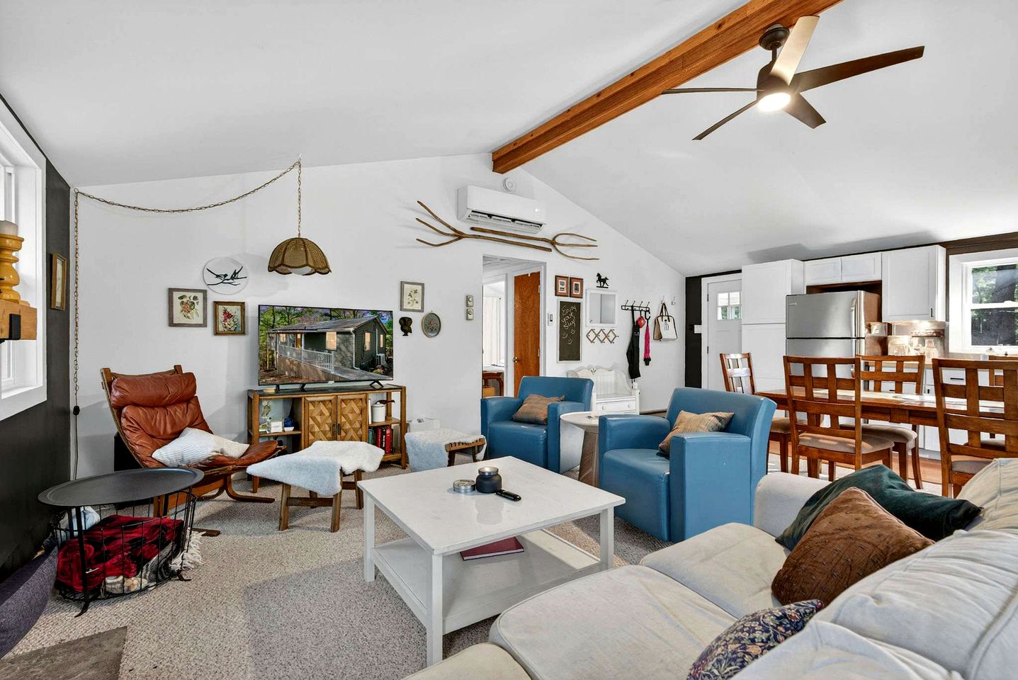 Cozy Modern Cabin with Fire Pit & Trail Access near Berkeley Springs, West Virginia