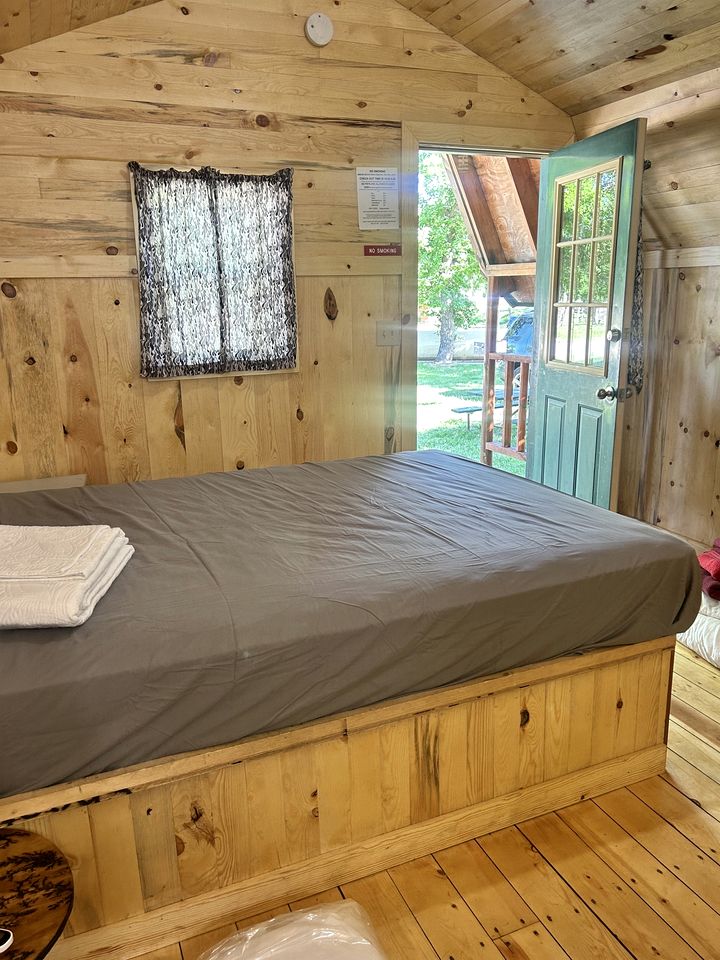Inviting Cabin for a Peaceful Escape in Nature in Sturgis, South Dakota