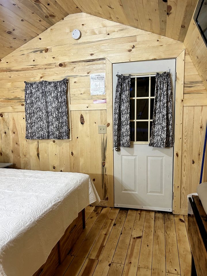 Inviting Cabin for a Peaceful Escape in Nature in Sturgis, South Dakota
