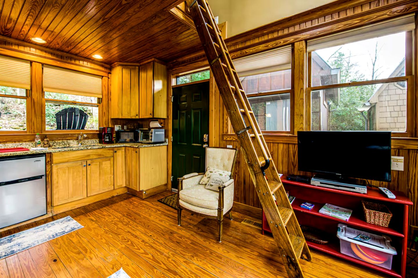 Romantic Riverfront Cabin with Pool Access in Blue Ridge, Georgia