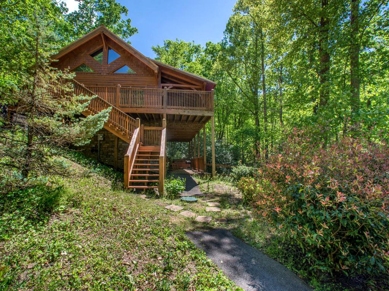 Secluded Cabin In The Woods Near Pigeon Forge Tennessee