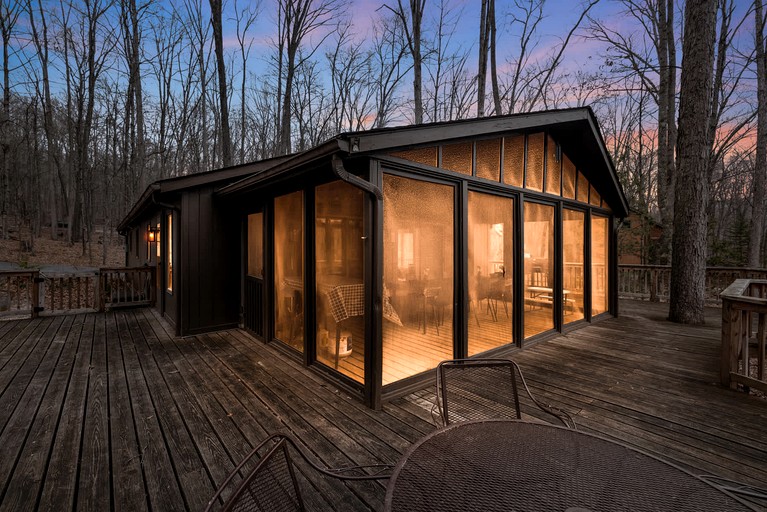 Enchanting Woodland Cabin Retreat near Cacapon River in West Virginia