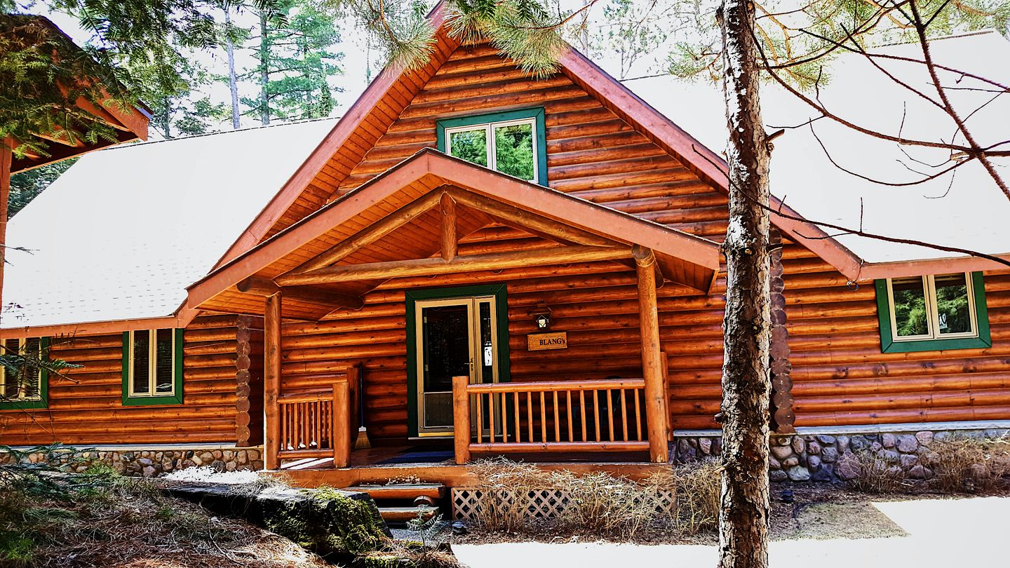 New Rental, Secluded Luxury Log Cabin Lodge on Little St. Germain Lake