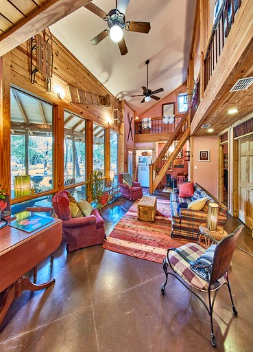 Cabins (United States of America, Ben Wheeler, Texas)
