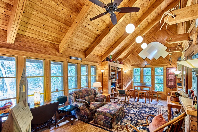 Cabins (United States of America, Ben Wheeler, Texas)