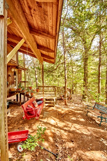 Cabins (United States of America, Ben Wheeler, Texas)