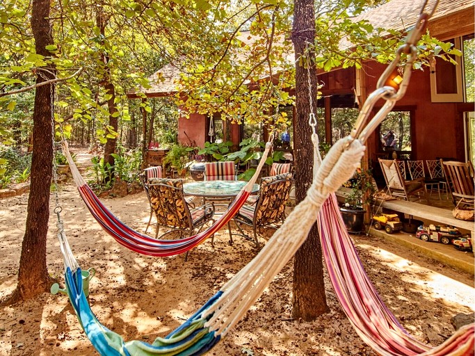 Cabins (United States of America, Ben Wheeler, Texas)