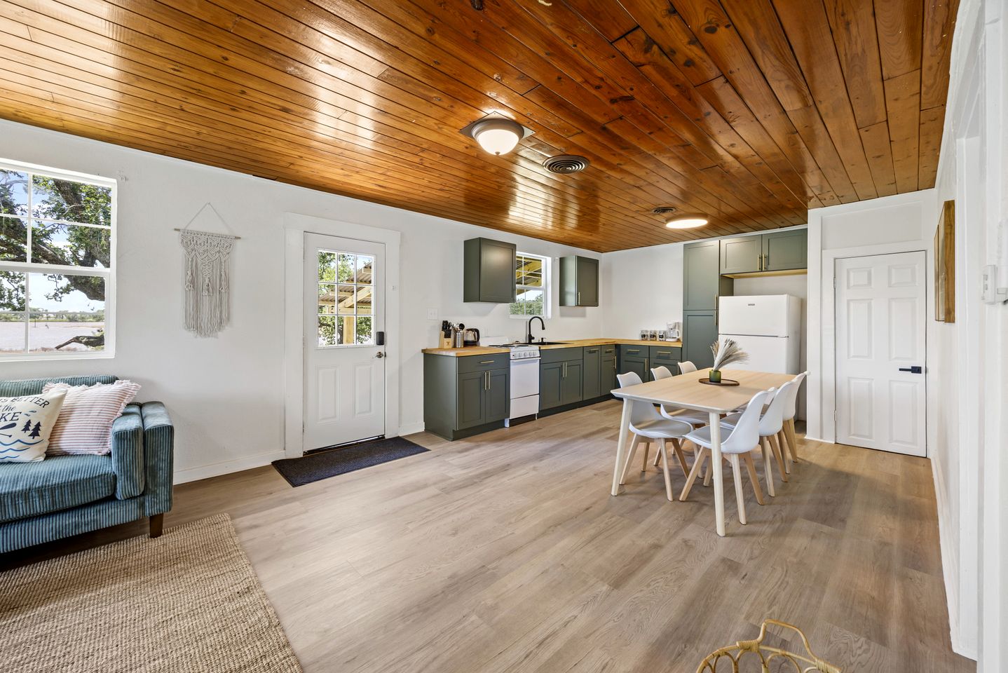 Private Cabin Getaway Surrounded by Nature in Madill, Oklahoma