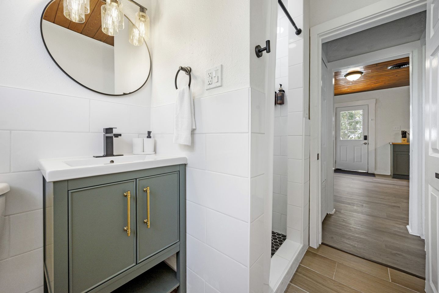 Private Cabin Getaway Surrounded by Nature in Madill, Oklahoma