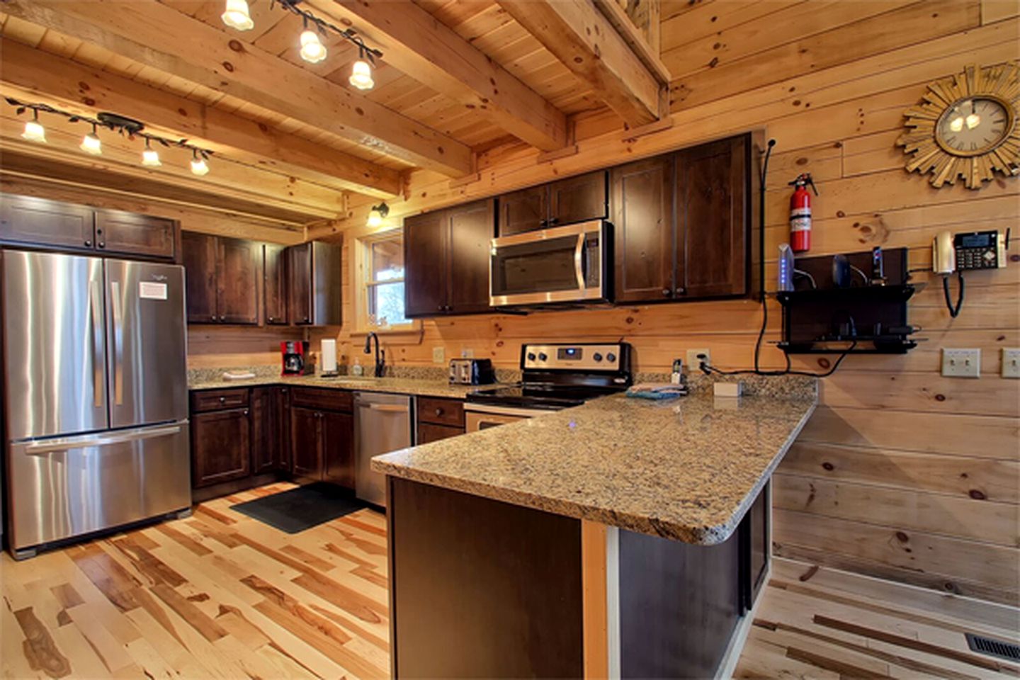 Charming Vacation Cabin Secluded in the Woodlands near Old Man's Cave, Ohio