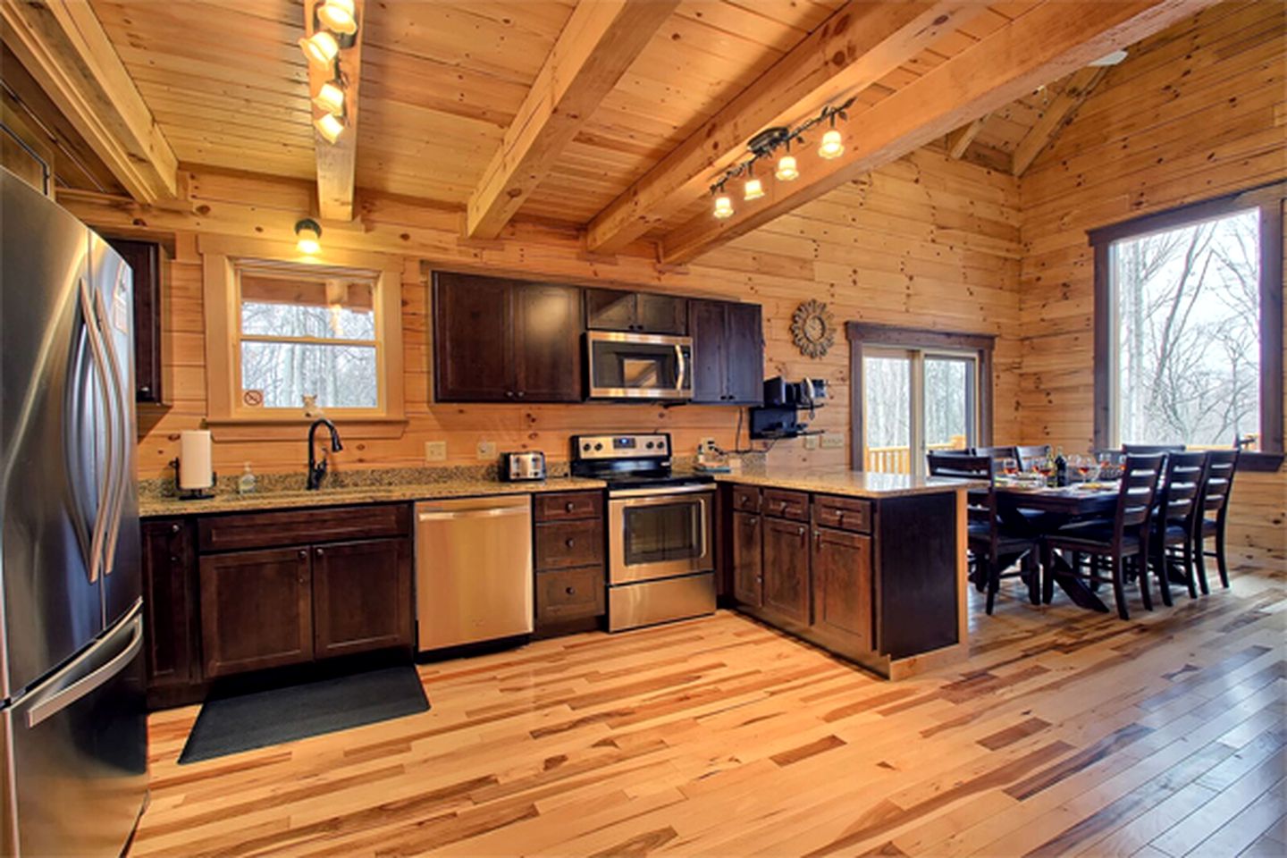 Charming Vacation Cabin Secluded in the Woodlands near Old Man's Cave, Ohio