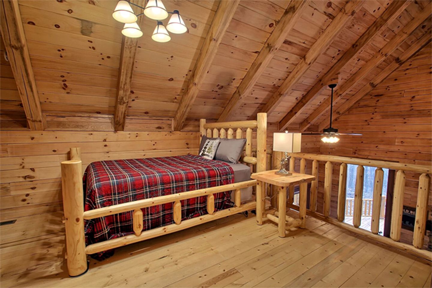 Charming Vacation Cabin Secluded in the Woodlands near Old Man's Cave, Ohio