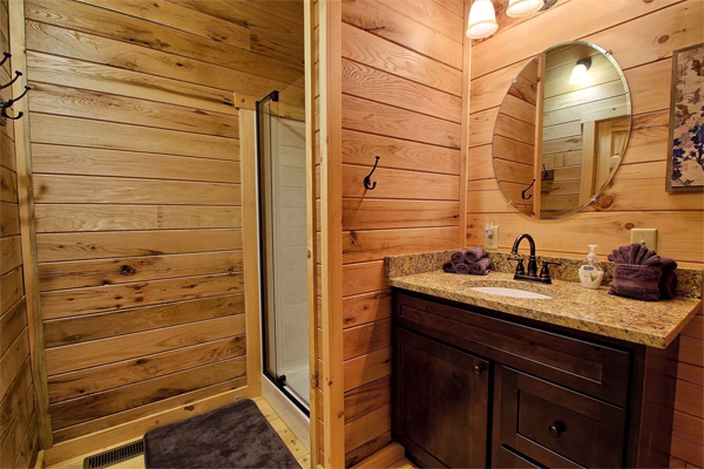 Charming Vacation Cabin Secluded in the Woodlands near Old Man's Cave, Ohio