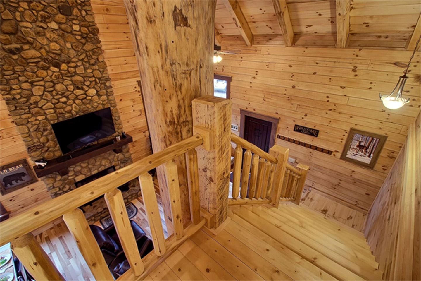 Charming Vacation Cabin Secluded in the Woodlands near Old Man's Cave, Ohio