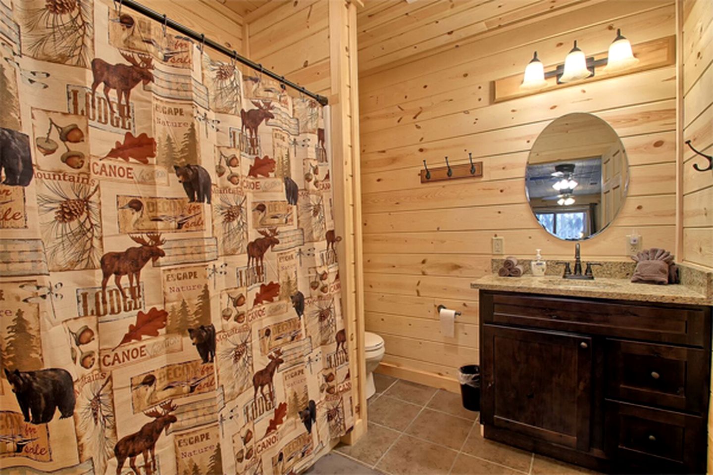 Charming Vacation Cabin Secluded in the Woodlands near Old Man's Cave, Ohio