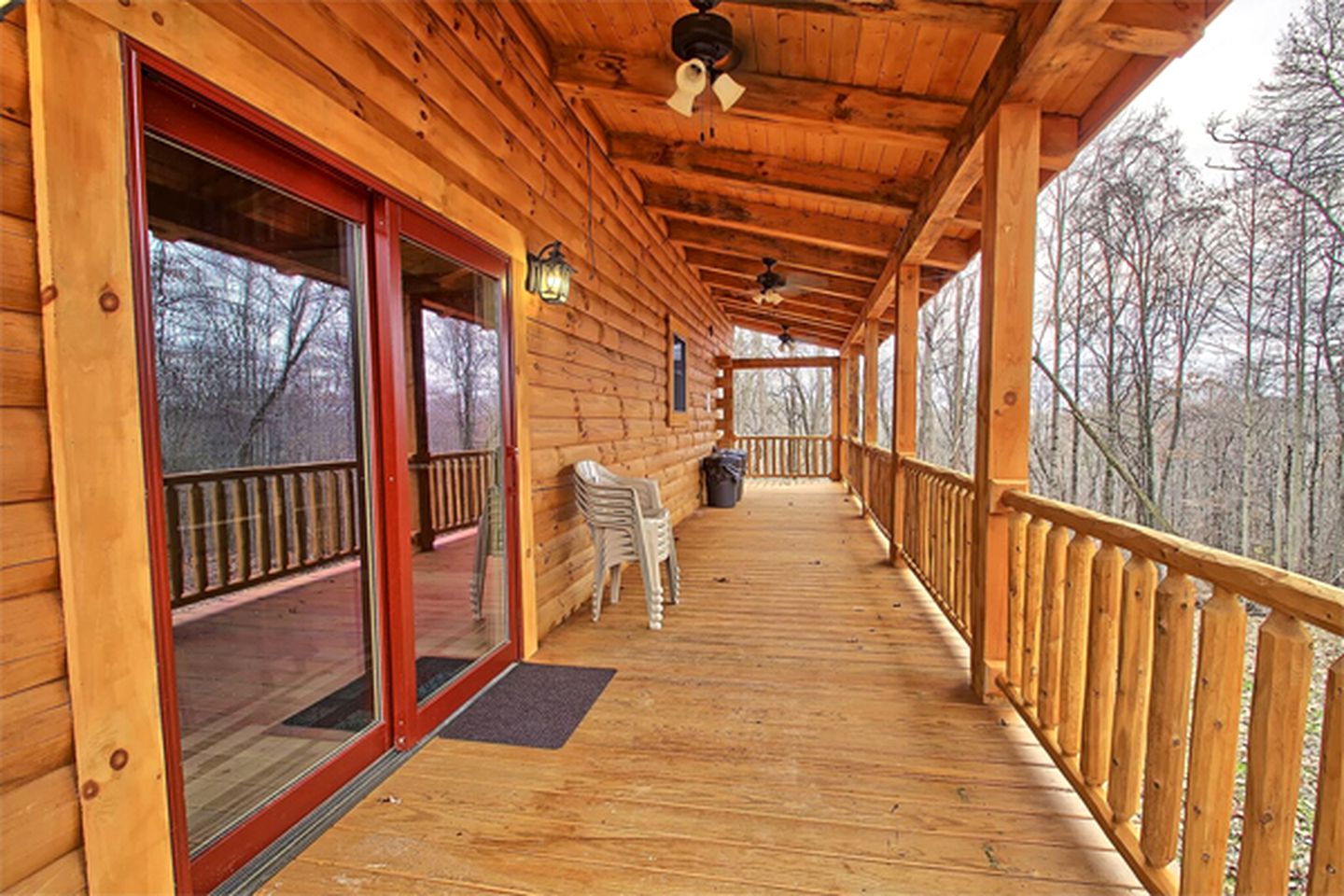 Charming Vacation Cabin Secluded in the Woodlands near Old Man's Cave, Ohio