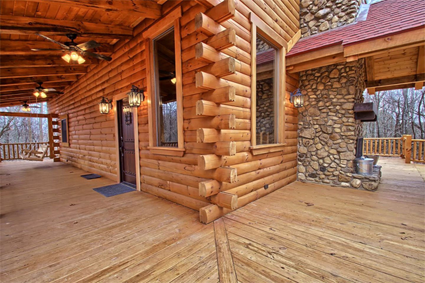 Charming Vacation Cabin Secluded in the Woodlands near Old Man's Cave, Ohio