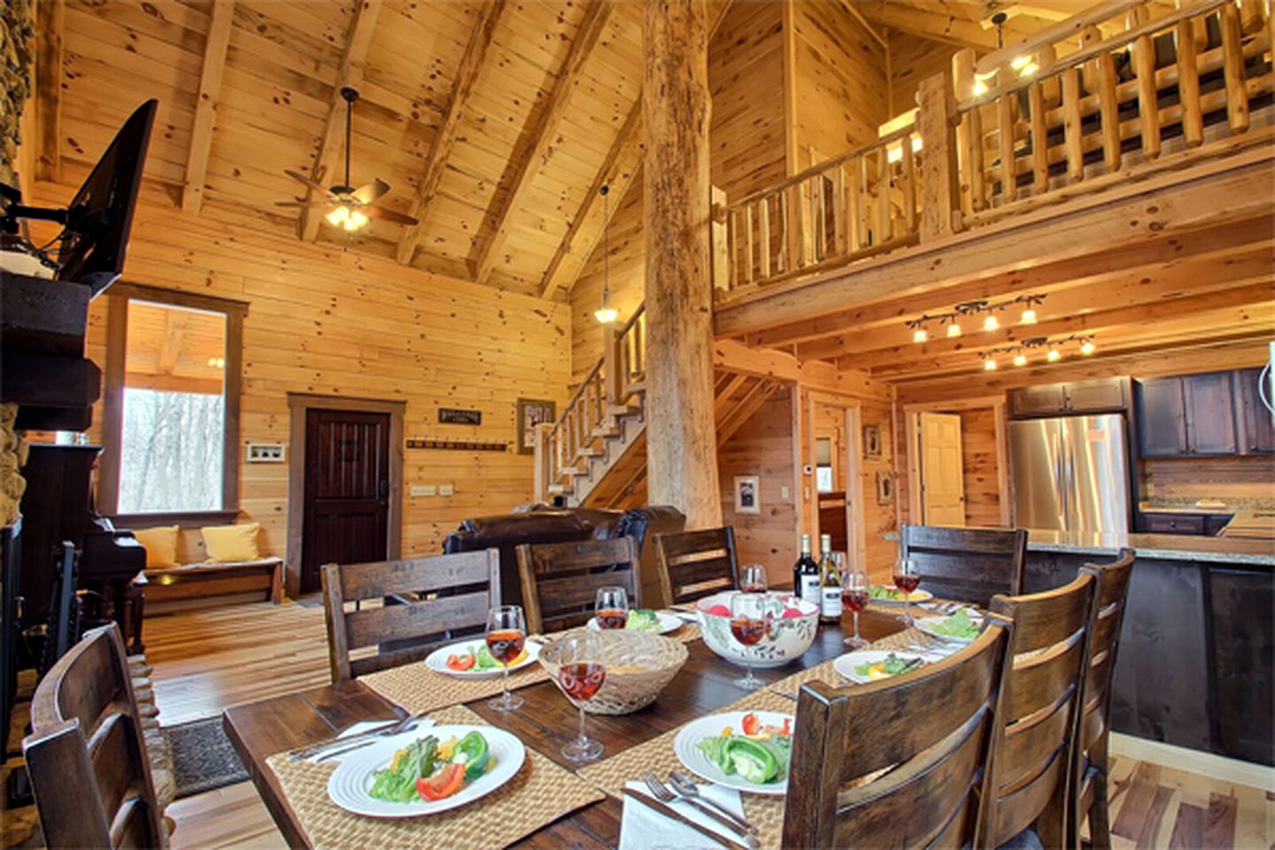 Charming Vacation Cabin Secluded in the Woodlands near Old Man's Cave, Ohio