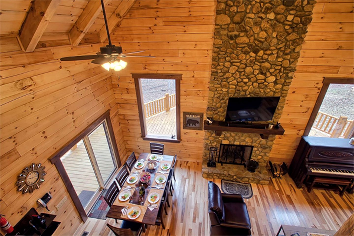 Charming Vacation Cabin Secluded in the Woodlands near Old Man's Cave, Ohio