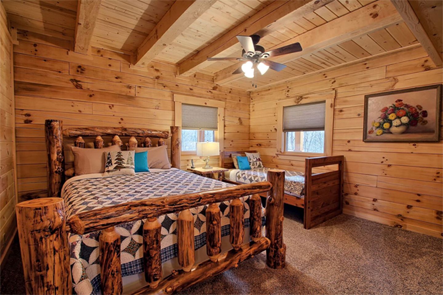 Charming Vacation Cabin Secluded in the Woodlands near Old Man's Cave, Ohio