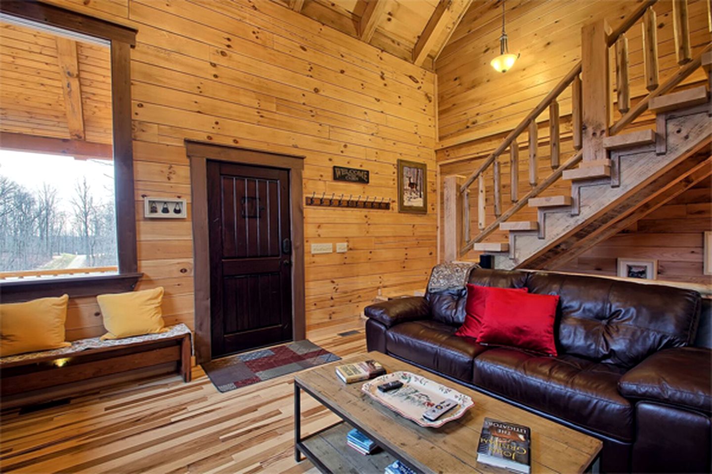 Charming Vacation Cabin Secluded in the Woodlands near Old Man's Cave, Ohio