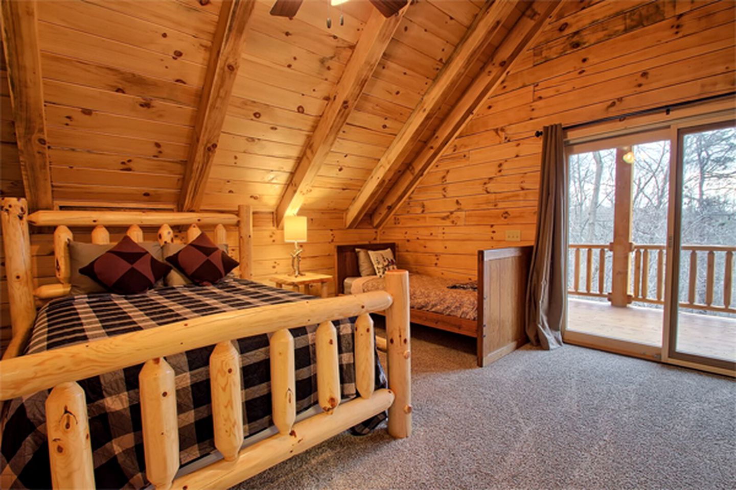 Charming Vacation Cabin Secluded in the Woodlands near Old Man's Cave, Ohio