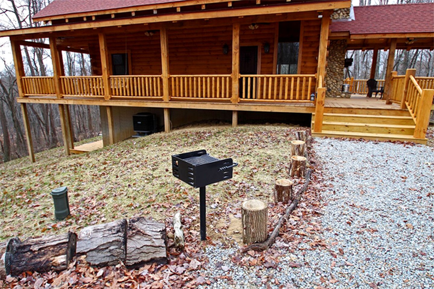 Charming Vacation Cabin Secluded in the Woodlands near Old Man's Cave, Ohio