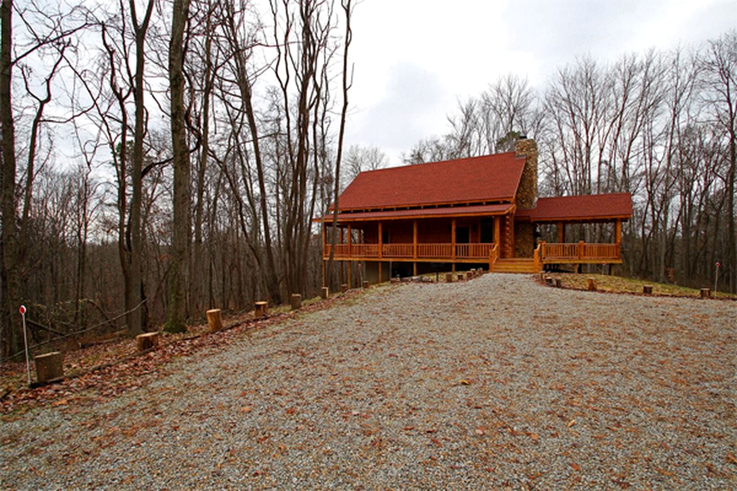 Charming Vacation Cabin Secluded in the Woodlands near Old Man's Cave, Ohio