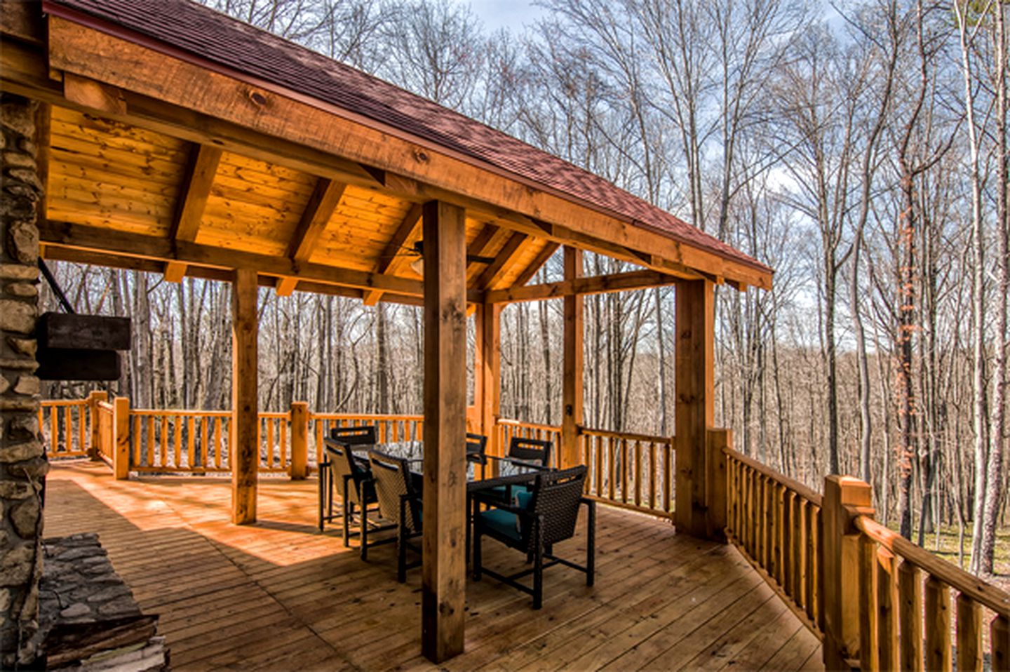 Charming Vacation Cabin Secluded in the Woodlands near Old Man's Cave, Ohio
