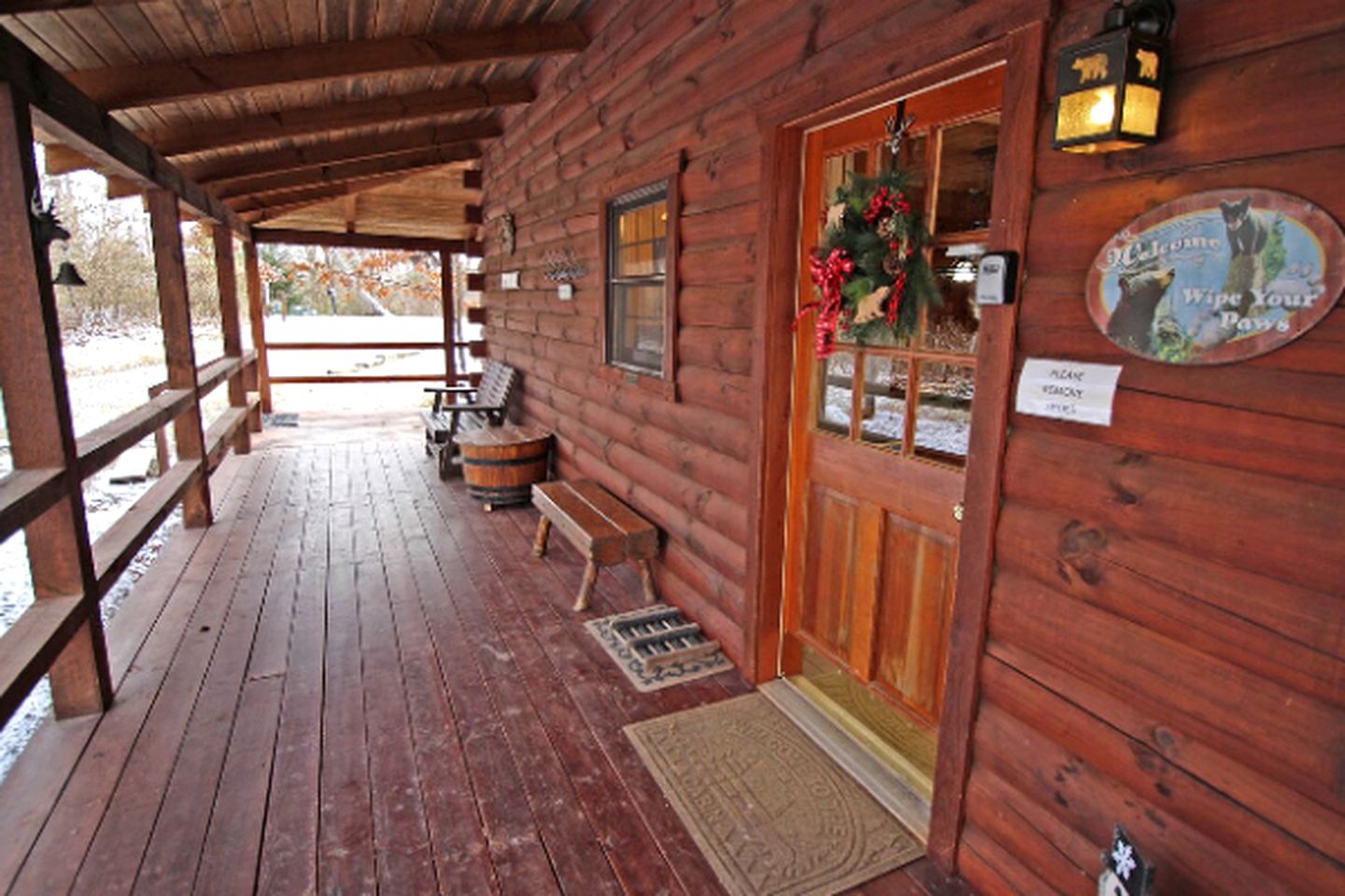 Beautiful Log Cabin Getaway Amazing Woodland Views near Conkles Hollow, Ohio