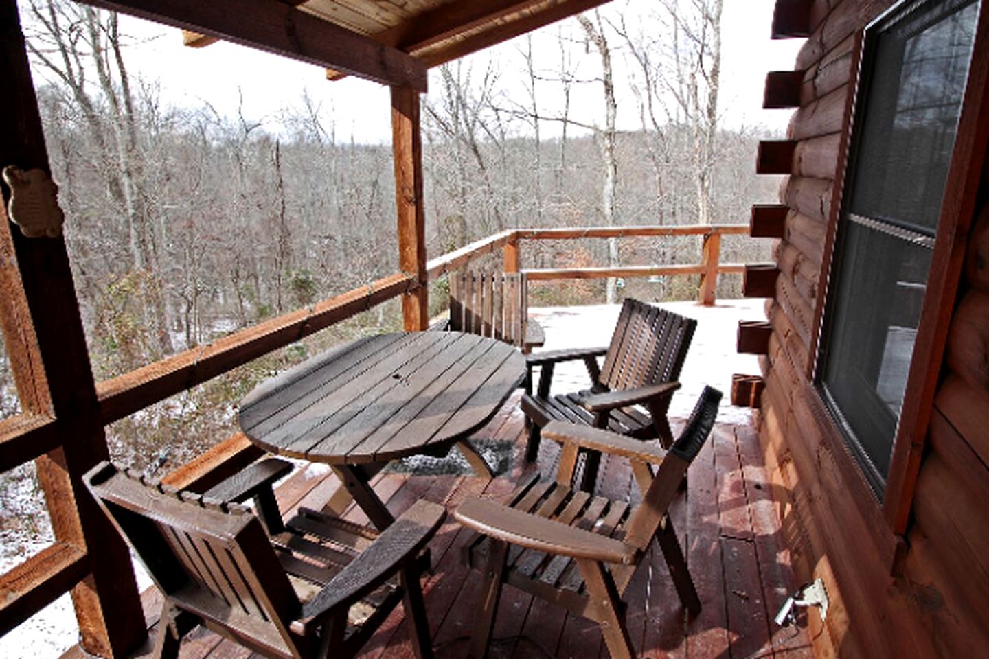 Beautiful Log Cabin Getaway Amazing Woodland Views near Conkles Hollow, Ohio