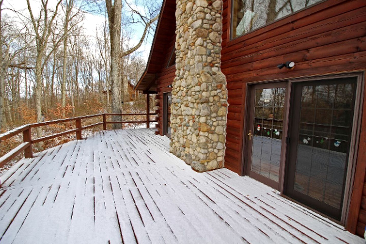 Beautiful Log Cabin Getaway Amazing Woodland Views near Conkles Hollow, Ohio