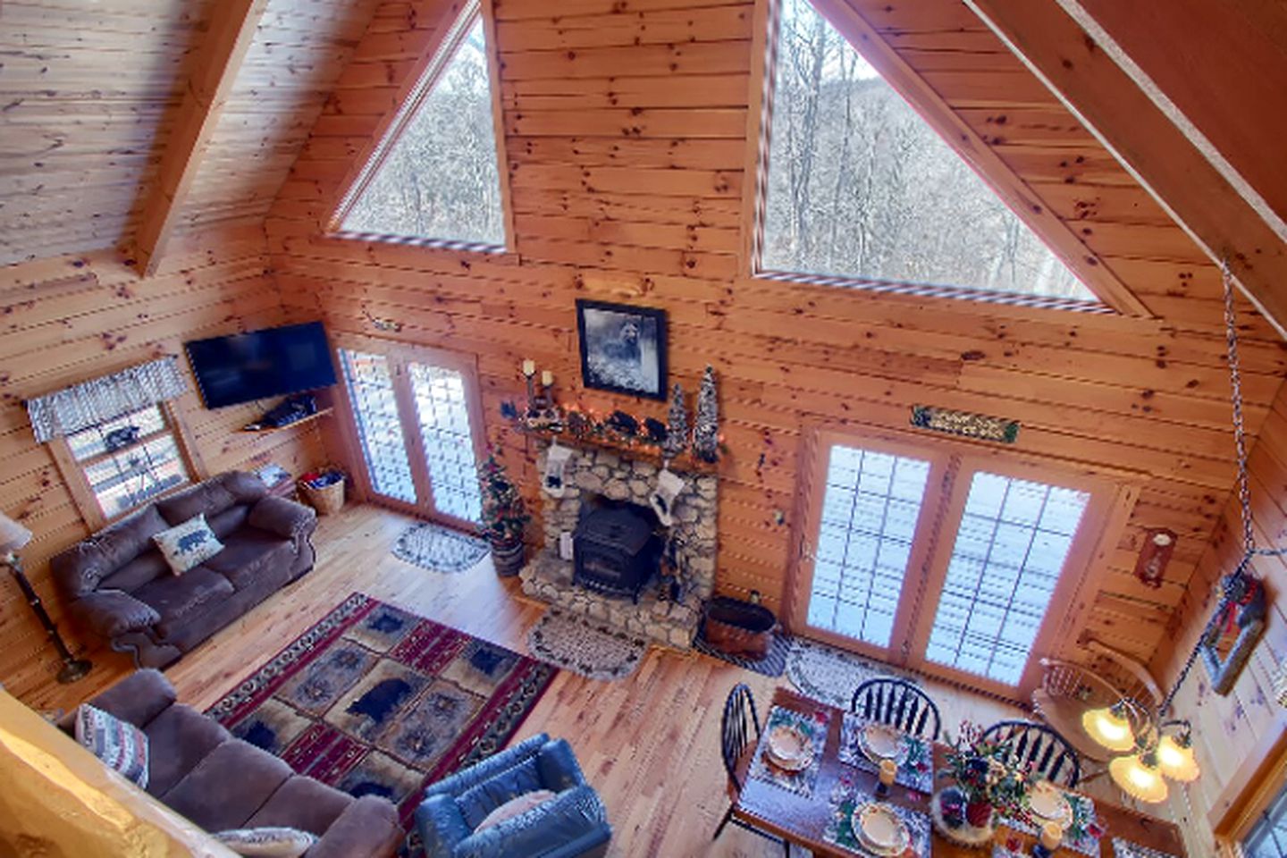 Beautiful Log Cabin Getaway Amazing Woodland Views near Conkles Hollow, Ohio