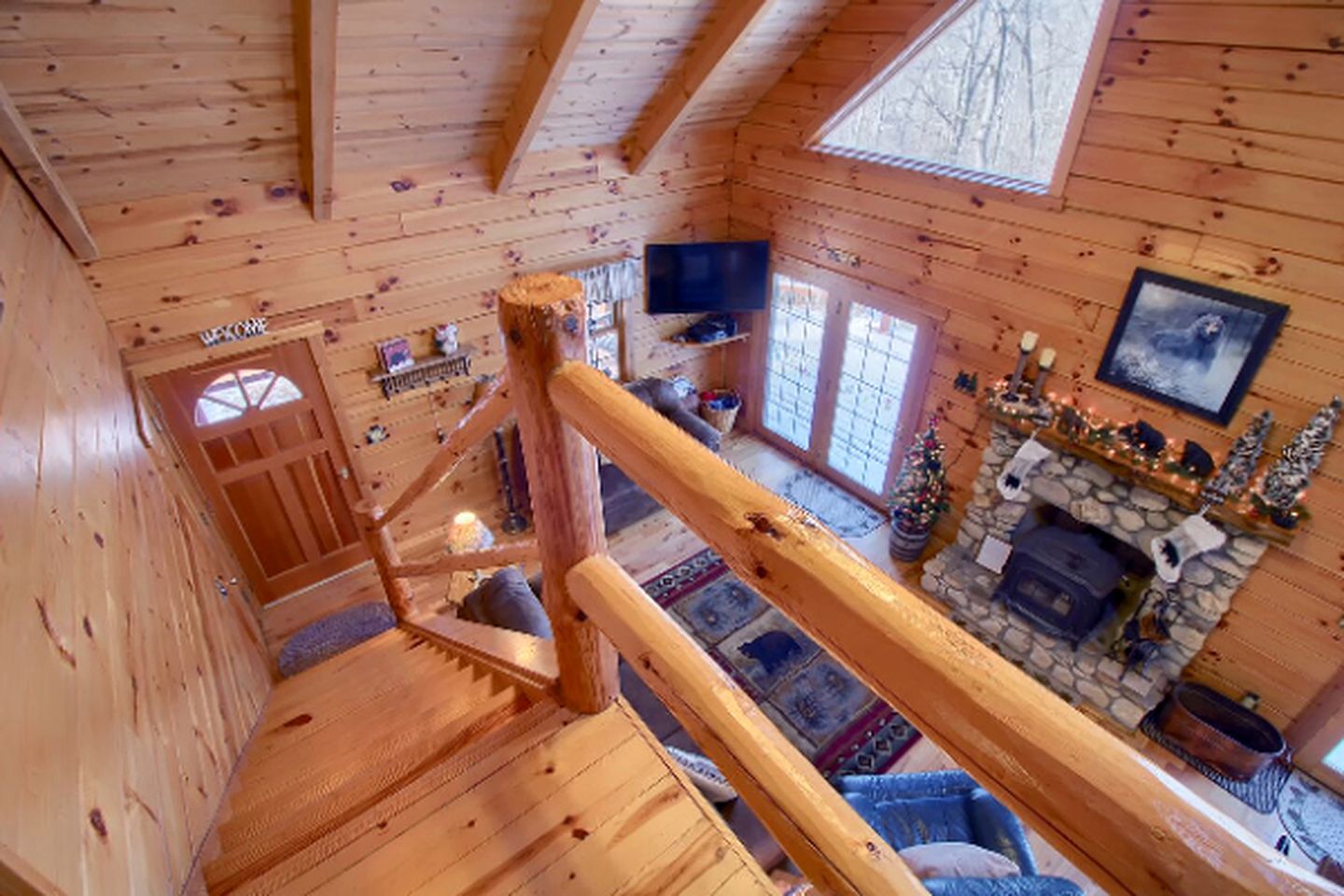 Beautiful Log Cabin Getaway Amazing Woodland Views near Conkles Hollow, Ohio