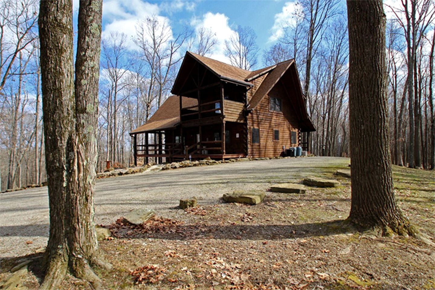 Vacation Cabin with a Hot Tub in Hocking County, Ohio