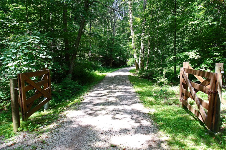 Log Cabins (Logan, Ohio, United States)