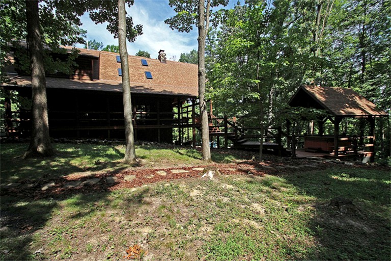 Log Cabins (Logan, Ohio, United States)